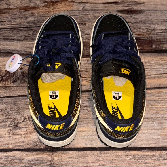 Nike Dunk Low Vintage Michigan Midnight Navy FZ4014-010 Men's Size 7.5 - Picture 5 of 10